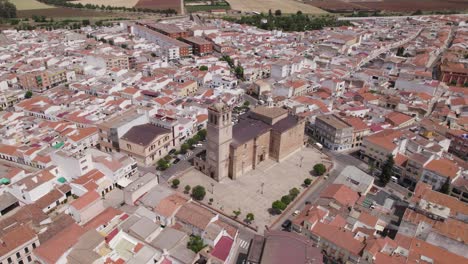 Aerial-view-of-San-Pedro-Apostol-Church-in-Montijo,-Badajoz,-Spain
