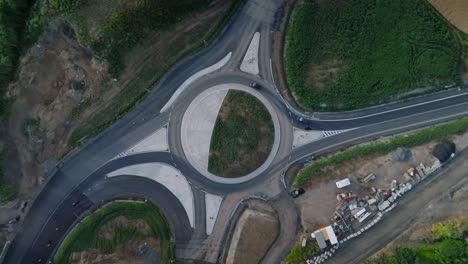 Top-down-bird's-eye-view-of-the-roundabout-through-which-cars-pass