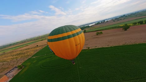 FPV-aerial-flying-around-a-hot-air-balloon