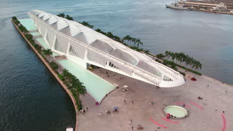 Bird's-eye-view-establishing-over-the-Museum-of-Tomorrow-Rio-de-Janeiro,-Brazil