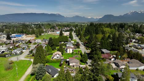 Town-Houses-And-Trees-In-Maple-Ridge-City-On-A-Sunny-Day-In-Summer-In-BC,-Canada