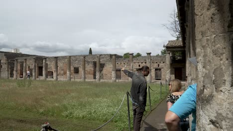 Tour-Guide-Explaining-History-Of-The-Quadriporticus-of-the-Theatres-In-Pompeii-To-Visitors