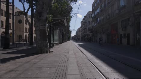 Empty-tram-station-in-the-city,-establishing-shot