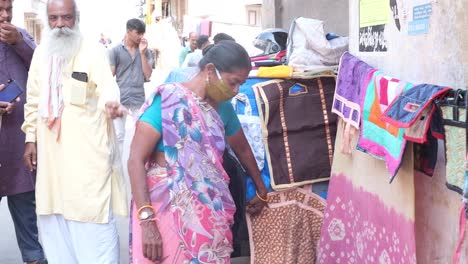 Close-up-scene-in-which-a-woman-is-selling-cloth-bags-on-the-road,-no-plastic