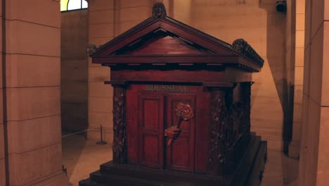 Burial-place-of-Jean-Jacques-Rousseau-at-the-Pantheon-in-Paris,-France
