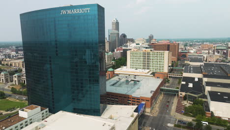 Hotel-Jw-Marriott-En-El-Centro-De-Indianapolis-Con-Puntos-De-Referencia-Cercanos-En-Indiana,-Estados-Unidos