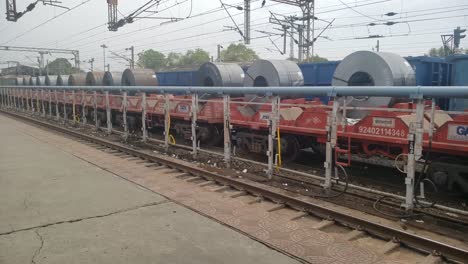 Indische-Eisenbahnen-Führen-Eine-Testfahrt-Ihres-Längsten-Güterzuges-Durch