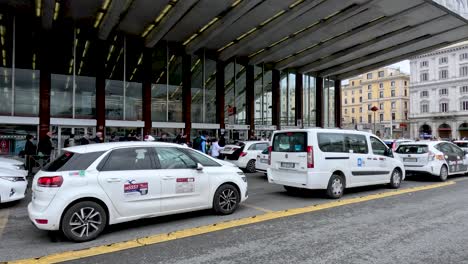 Queue-Of-White-Taxis-Outside-Rome-Termini-Station-Waiting-To-Pick-Up-Passengers