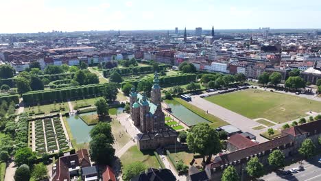 Schloss-Rosenborg,-Historisches-Wahrzeichen-Und-Beliebte-Sehenswürdigkeit,-Dänemark