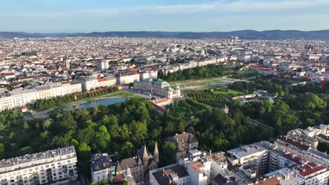 Wunderschönes-Luftpanorama-Von-Wien,-Österreich-Und-Schloss-Belvedere-Im-Stadtzentrum