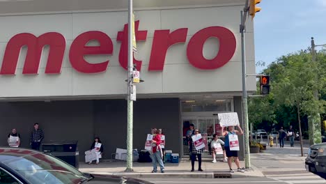 Metro-grocery-essential-workers-on-Strike-on-Bloor-Street-West