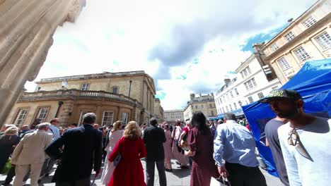 Bath,-Großbritannien-–-Erleben-Sie-Die-Altehrwürdigen-Traditionen-Der-Bath-Abbey,-Die-Zu-Einer-Prestigeträchtigen-Bühne-Für-Die-Absolventen-Der-Universität-Wird