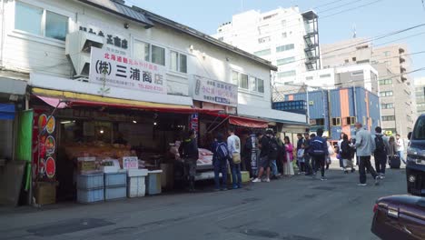 Streetside-Stalls-With-Vendors-And-Customer-In-Sapporo,-Japan