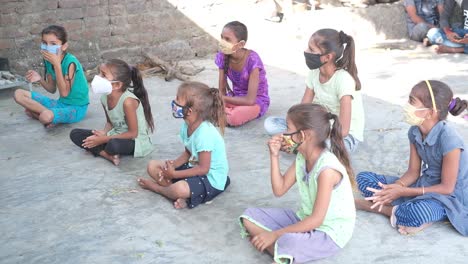 Children-from-slums-and-laborers-are-getting-education-by-clapping-in-the-classroom,-many-laborers-children-are-getting-education-in-this-training-run-by-NGO