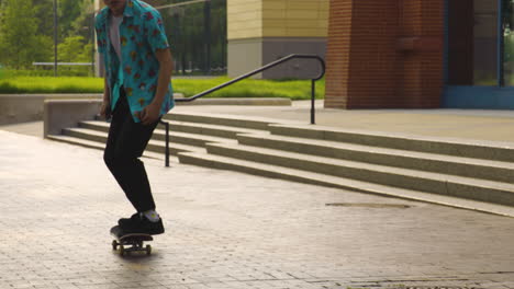 Junger-Hipster-Mann-übt-Basic-Ollie-Auf-Skateboard