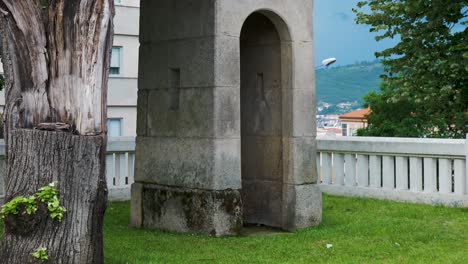 Tilt-up-along-granite-structure-in-Claustro-san-francisco-spain
