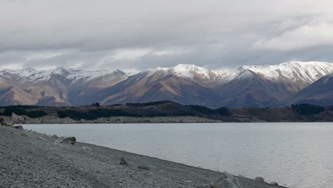 Fresh-layer-of-snow-covering-mountain-range-at-Lake-Pukaki,-New-Zealand