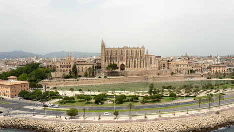 Mittelalterliche-Gotische-Kathedrale-Santa-Maria-In-Der-Stadt-Palma-Auf-Mallorca