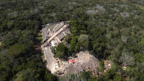 Ancient-mayan-Ek-Balam-city-pyramid-acropolis-in-mexican-jungle