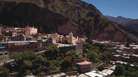 Aerial-pan-of-town-of-Iruya-and-nearby-mountains-in-Salta,-Argentina