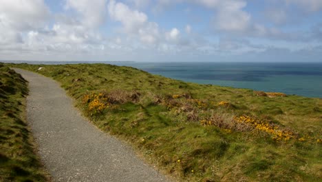 Wide-shot-of-coastal-path,-from-Lower-Penhallic-Tregatta