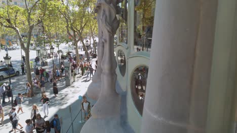 La-Mercé-Casa-Batlló-Window-tilt-down-view-on-passeig-de-gracia-4k-30fps-Pan-Left