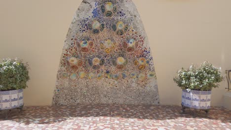 Mosaic-on-the-exterior-wall-of-the-rear-patio-in-Casa-Batllo,-Barcelona-4k-60fps