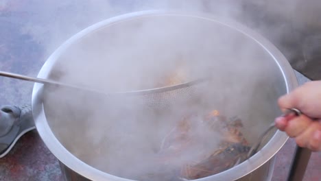 boiling-live-raw-fresh-blue-river-prawn-in-water-cooking-in-deep-pot