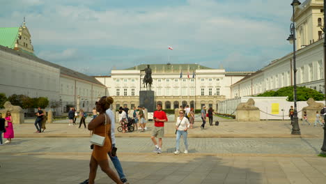 Strolling-by-Presidential-Palace:-Monument-and-Prince-Poniatowski-Statue