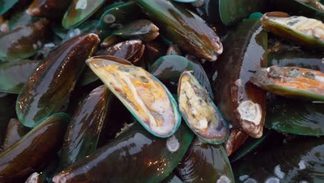 fresh-live-green-mussel-seafood-clam-at-street-food-market