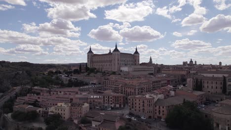 Dynamic-establishing-shot-of-Alcazar-de-Toledo,-revealing-cityscape