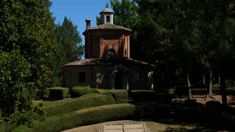 Pequeña-Iglesia-De-San-Eusebio-Del-Castillo-De-Uviglie-En-Italia