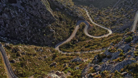 Sa-Calobra-Road-Am-Felsigen-Gebirgspass-Coll-Dels-Reis-In-Der-Serra-De-Tramuntana,-Balearen,-Mallorca,-Spanien
