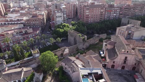 Luftaufnahme-Der-Historischen-Arabischen-Mauern-In-Der-Stadt-Talavera-De-La-Reina