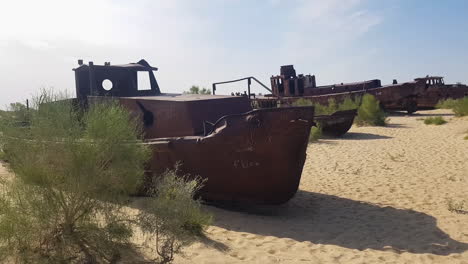 Rusty-Corroded-Abandoned-Boats-and-Shipwrecks-in-Sand-of-Former-Aral-Sea,-Uzbekistan