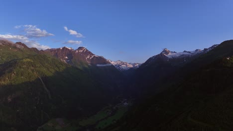 Malerische-Aussicht-Auf-Die-Bergkette