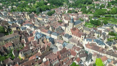 Sarlat-la-Caneda-Dordogne,--France-drone,aerial-panning-turn