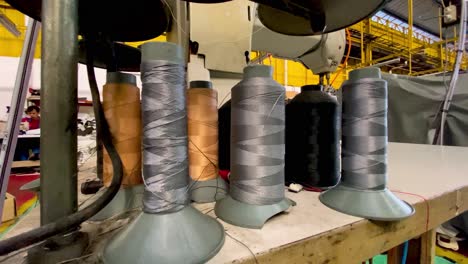 Row-of-colorful-thread-spools