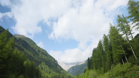 Val-Ventina-Trockenes-Flussbett-Mit-Seichtem-Wasserlauf,-Italien
