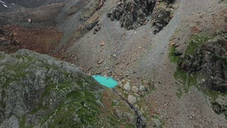 Small-colorful-turquoise-lake-in-Valtellina-on-summer-season,-Northern-Italy