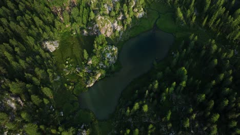 Hidden-Mufule-alpine-mountain-lake-in-Valmalenco-valley-of-Valtellina-in-summer-season,-Northern-Italy