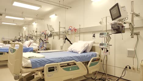Empty-Patient-Ward-with-Equipment,-Nobody