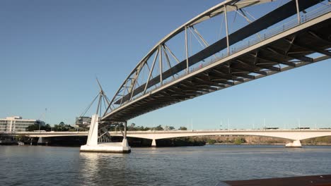 Wide-low-view-of-the-Goodwill-Bridge-in-Brisbane-City-in-the-afternoon-light,-Queensland,-Australia