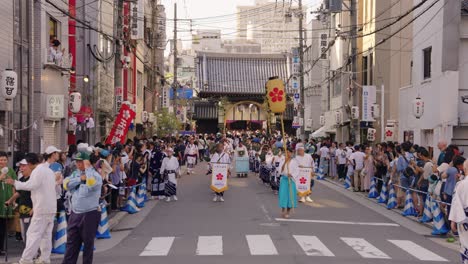 Die-Tenjin-Matsuri-Parade-Beginnt-Am-Tenmangu-Schrein