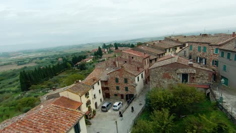 Drone-Fly-Over-Medieval-Town-Houses-Of-Lucignano,-Arezzo,-Tuscany-Italy