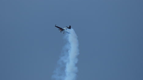 Stunt-Plane-Spectacle-at-gold-coast-air-show