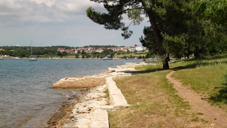 Blue-water-at-coastline-of-the-Adriatic-Sea,-Croatia