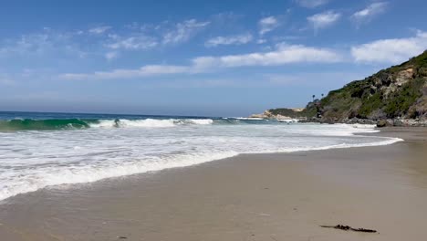 Dana-Point-Ist-Eine-Malerische-Küstenstadt-Im-Süden-Kaliforniens,-Die-Für-Ihre-Atemberaubenden-Strände-Bekannt-Ist,-Die-Eine-Mischung-Aus-Natürlicher-Schönheit-Und-Freizeitmöglichkeiten-Bieten