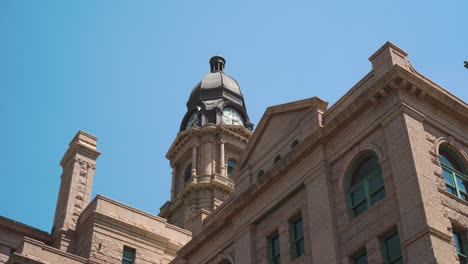 Low-angle-view-of-the-Tarrant-County-Courthouse-in-Fort-Worth,-Texas