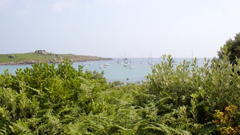 Extra-wide-shot-of-the-natural-harbour-on-St-Agnes-and-Gugh-at-the-Isles-of-Scilly